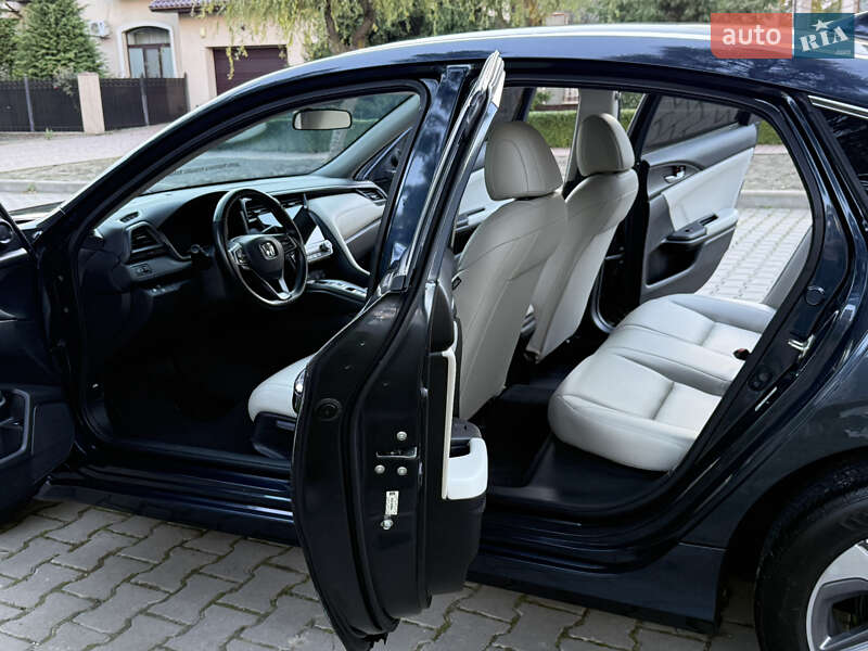 Седан Honda Insight 2018 в Одессе