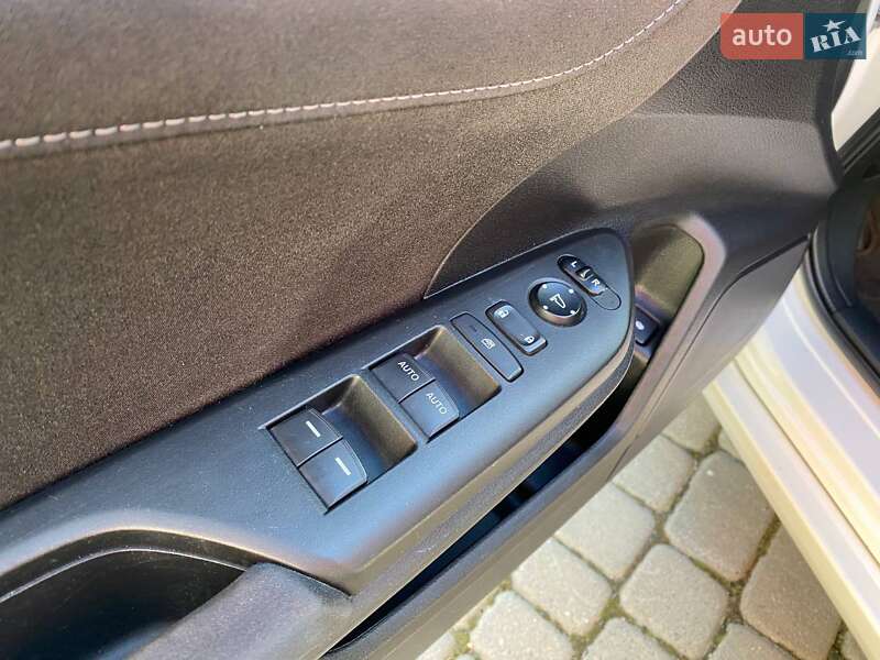 Седан Honda Insight 2018 в Львове