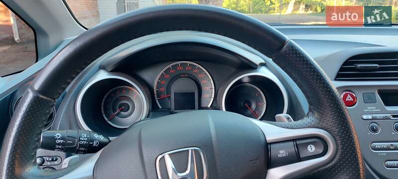 Хетчбек Honda Jazz 2009 в Ромнах