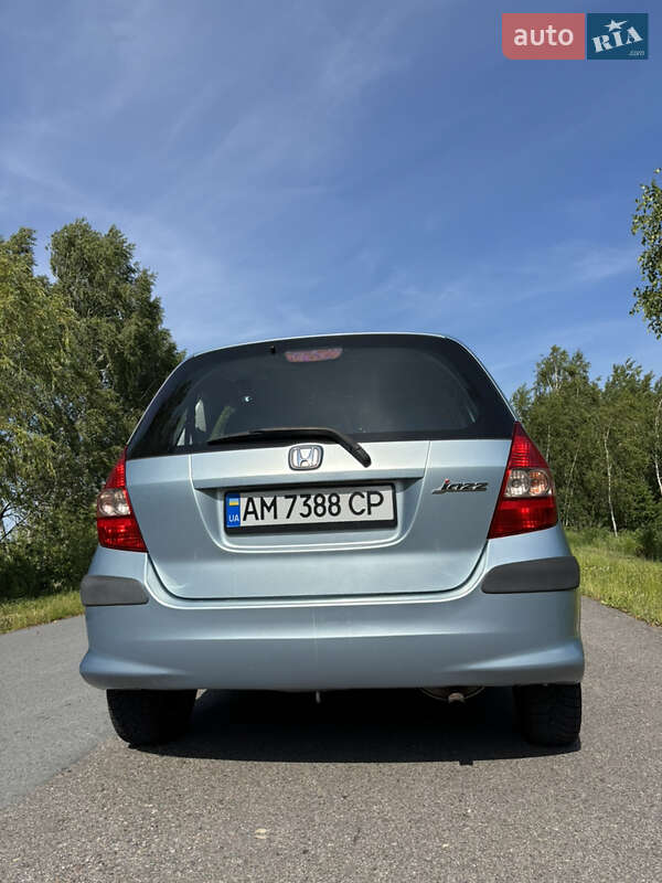 Хэтчбек Honda Jazz 2005 в Романове