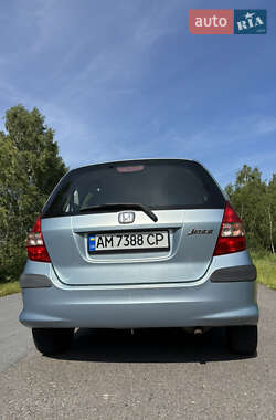 Хэтчбек Honda Jazz 2005 в 