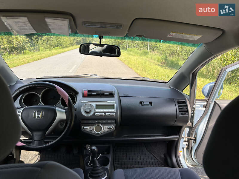 Хэтчбек Honda Jazz 2005 в Романове