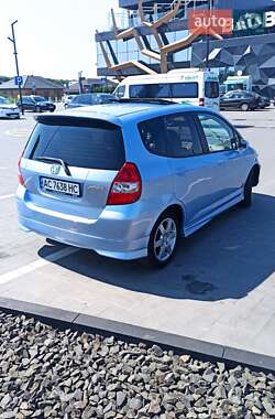 Хэтчбек Honda Jazz 2004 в 
