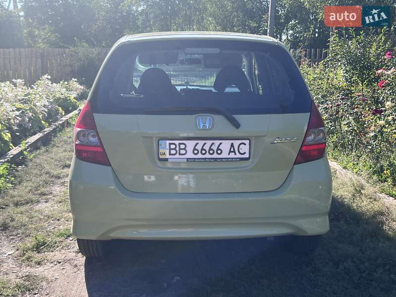 Хэтчбек Honda Jazz 2006 в Пирятине