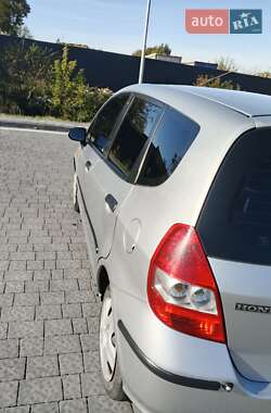 Хэтчбек Honda Jazz 2003 в 
