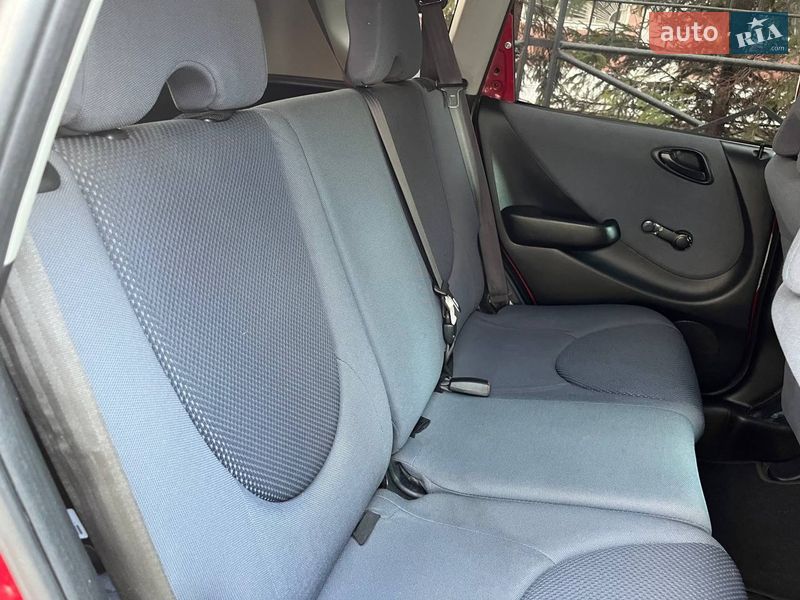 Хэтчбек Honda Jazz 2005 в Надворной