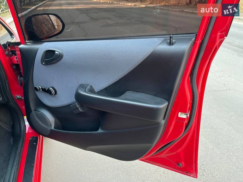 Хэтчбек Honda Jazz 2005 в Надворной