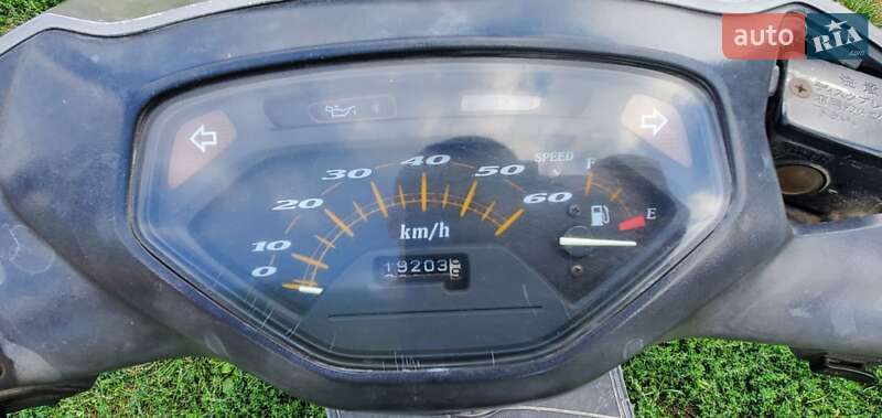 Скутер Honda Lead 100 2001 в Новодністровську