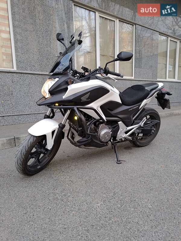 Мотоцикл Спорт-туризм Honda NC 700X 2012 в 