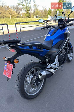 Мотоцикл Туризм Honda NC 750X 2016 в 