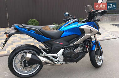 Мотоцикл Туризм Honda NC 750X 2016 в 