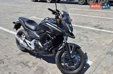 Мотоцикл Без обтекателей (Naked bike) Honda NC 750X 2017 в 