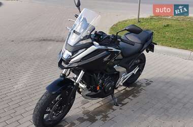 Мотоцикл Спорт-туризм Honda NC 750X 2025 в 
