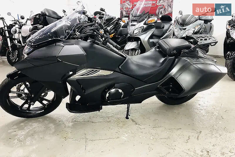Honda NM4 Vultus 2015