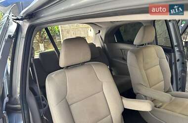Минивэн Honda Odyssey 2016 в 