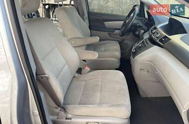 Минивэн Honda Odyssey 2016 в 
