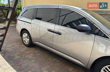 Минивэн Honda Odyssey 2016 в 