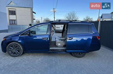 Минивэн Honda Odyssey 2015 в 