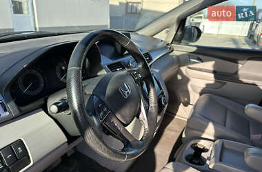 Минивэн Honda Odyssey 2015 в 