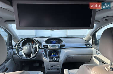 Минивэн Honda Odyssey 2015 в 
