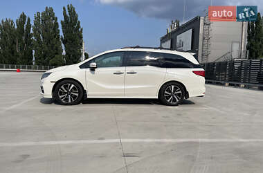 Минивэн Honda Odyssey 2017 в 