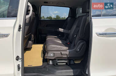 Минивэн Honda Odyssey 2017 в 