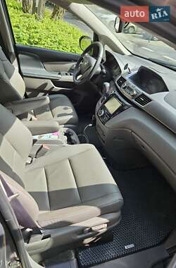 Минивэн Honda Odyssey 2017 в 
