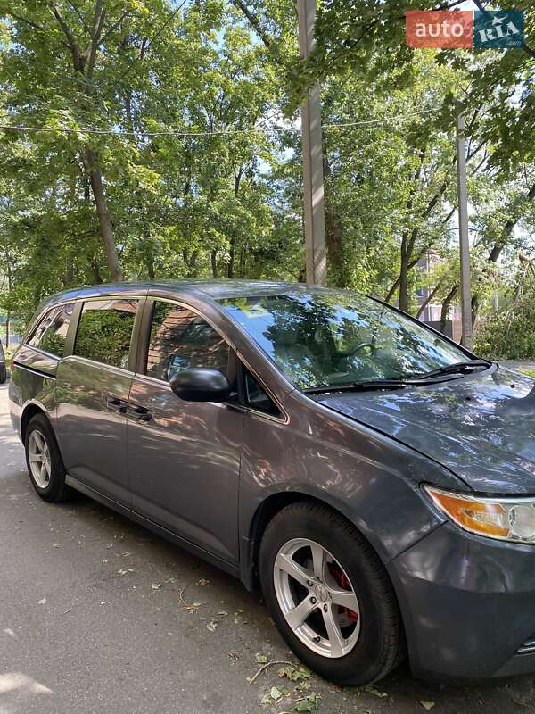 Минивэн Honda Odyssey 2016 в 