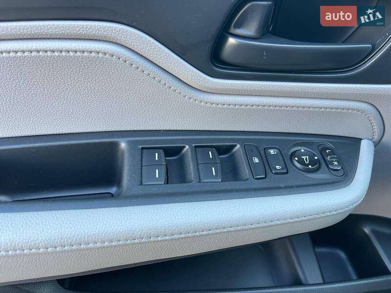 Минивэн Honda Odyssey 2017 в Киеве фото 8 Минивэн Honda Odyssey 2017 в Киеве