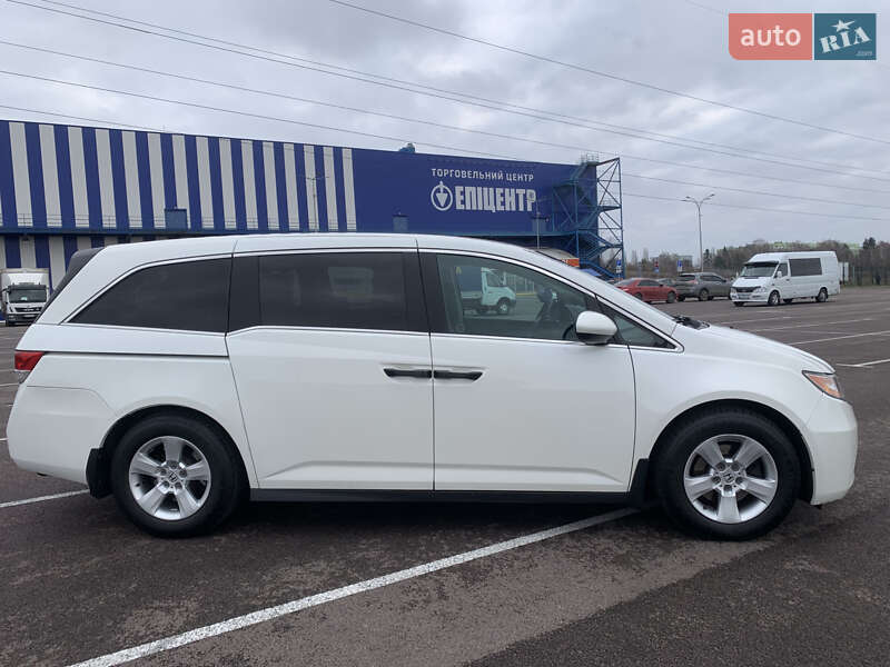 Минивэн Honda Odyssey 2016 в Ровно