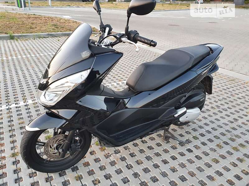 Макси-скутер Honda PCX 125 2015 в Сумах фото Макси-скутер Honda PCX 125 2015 в Сумах