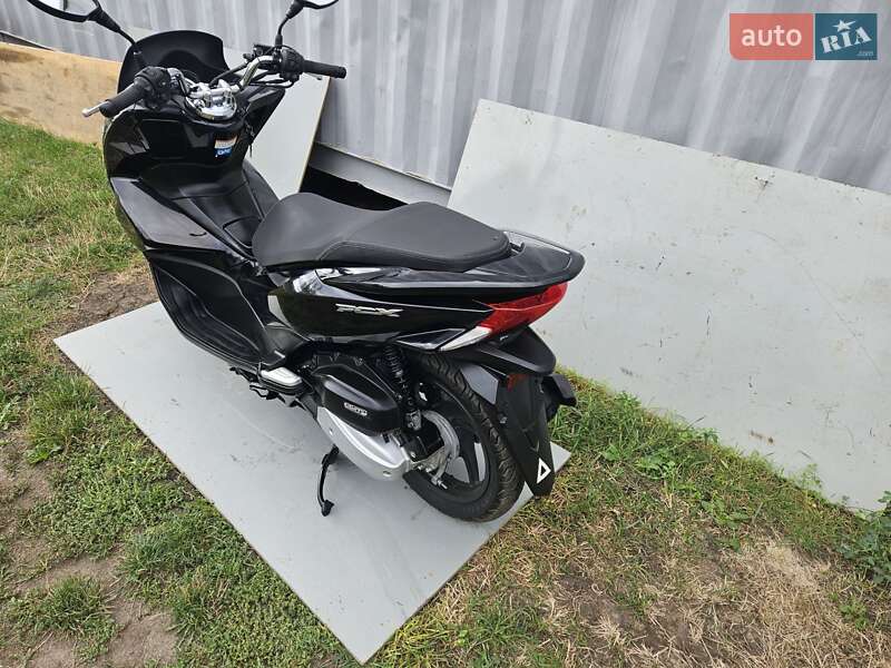 Макси-скутер Honda PCX 125 2017 в Кривом Озере