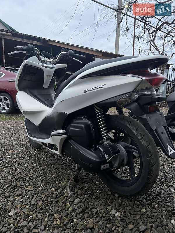 Макси-скутер Honda PCX 125 2015 в Хусте