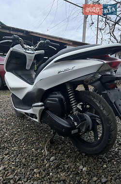 Максі-скутер Honda PCX 125 2015 в Хусті