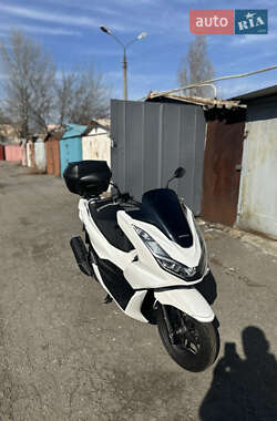 Макси-скутер Honda PCX 125 2021 в 
