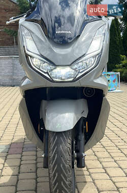 Макси-скутер Honda PCX 125 2024 в 