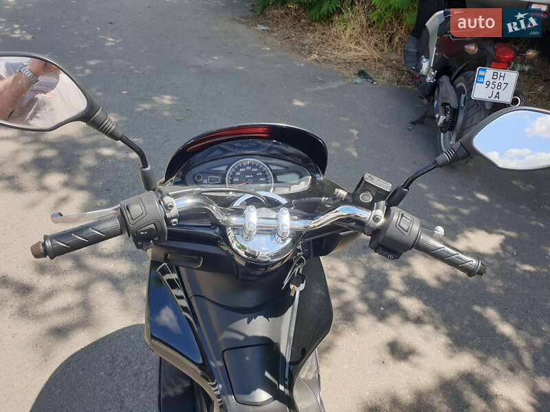 Макси-скутер Honda PCX 125 2014 в Одессе фото 5 Макси-скутер Honda PCX 125 2014 в Одессе