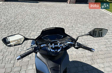 Макси-скутер Honda PCX 125 2024 в  фото 10 Макси-скутер Honda PCX 125 2024 в