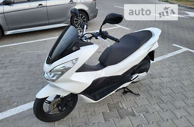 Макси-скутер Honda PCX 150 2015 в Чернигове