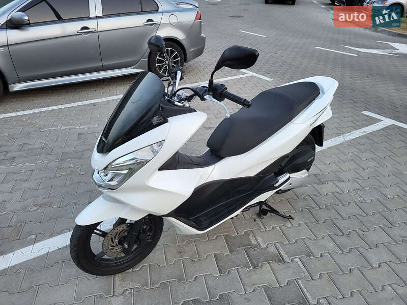 Макси-скутер Honda PCX 150 2015 в Десне