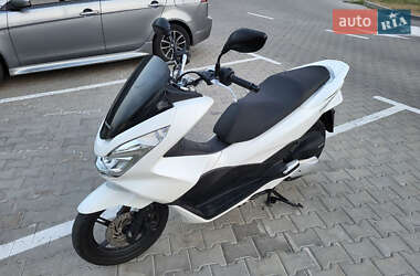 Макси-скутер Honda PCX 150 2015 в 