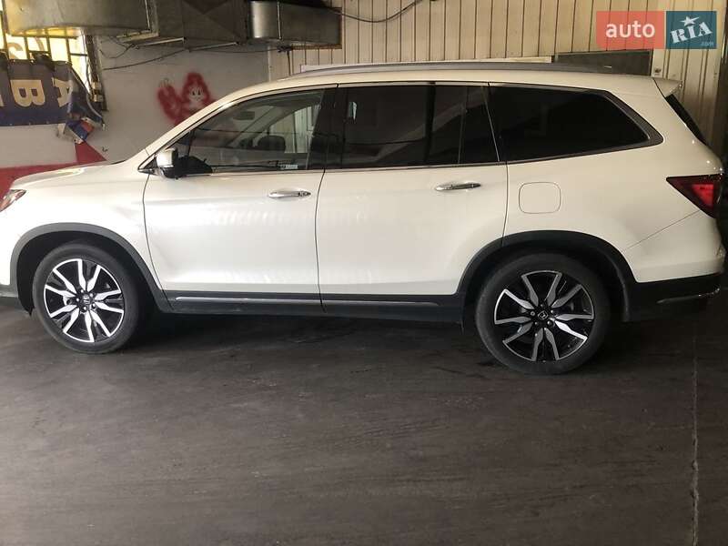 Внедорожник / Кроссовер Honda Pilot 2018 в Киеве