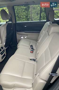 Позашляховик / Кросовер Honda Pilot 2017 в 