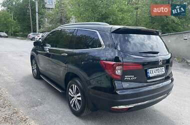 Позашляховик / Кросовер Honda Pilot 2018 в 