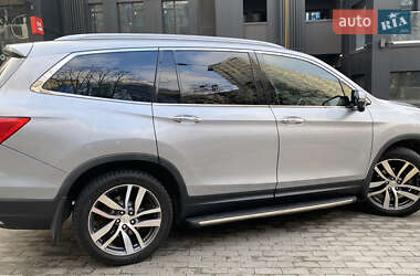 Внедорожник / Кроссовер Honda Pilot 2017 в 