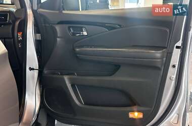 Позашляховик / Кросовер Honda Pilot 2018 в 