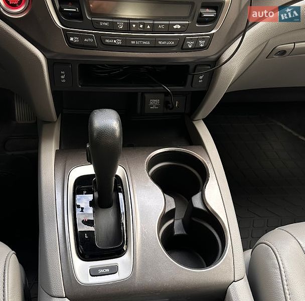Позашляховик / Кросовер Honda Pilot 2016 в Києві