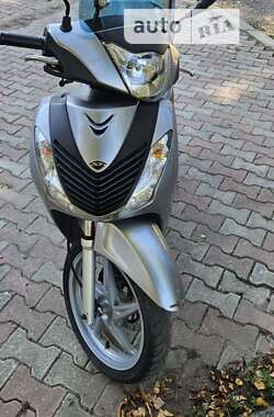 Максі-скутер Honda SH 125 2009 в Чернівцях