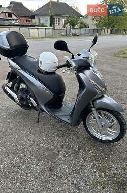 Макси-скутер Honda SH 125 2014 в Новоселице