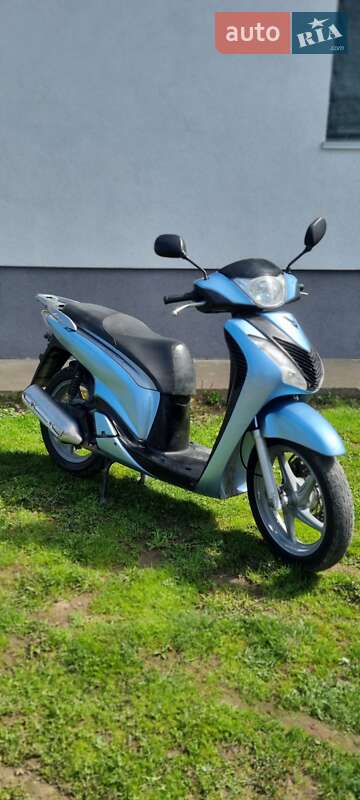 Максі-скутер Honda SH 150 2012 в 
